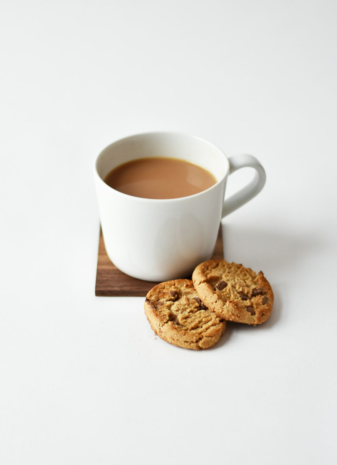 French press coffee brewer with freshly brewed coffee on a wooden table